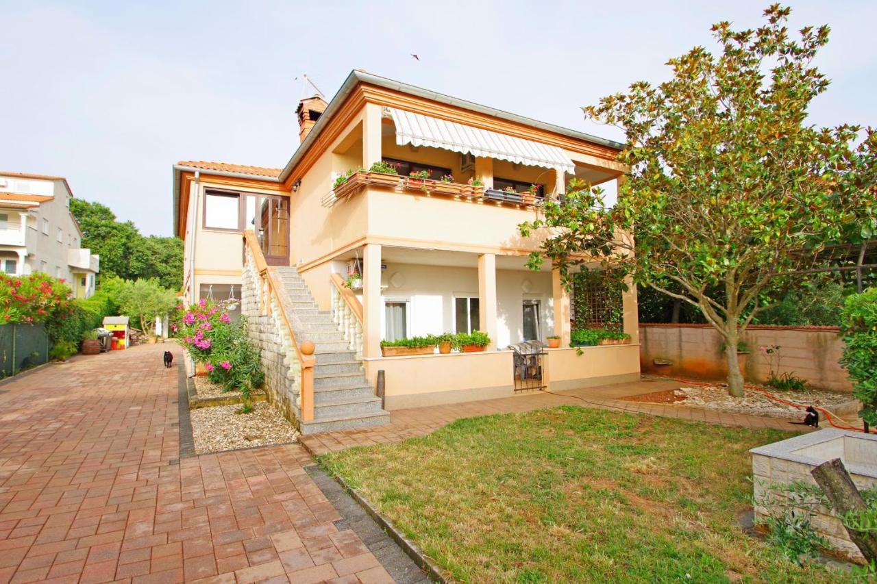 Apartment Pineta In Village Valbandon Exterior photo