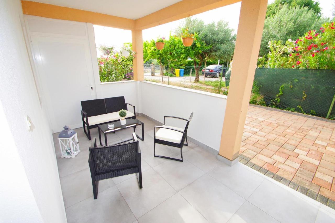 Apartment Pineta In Village Valbandon Exterior photo