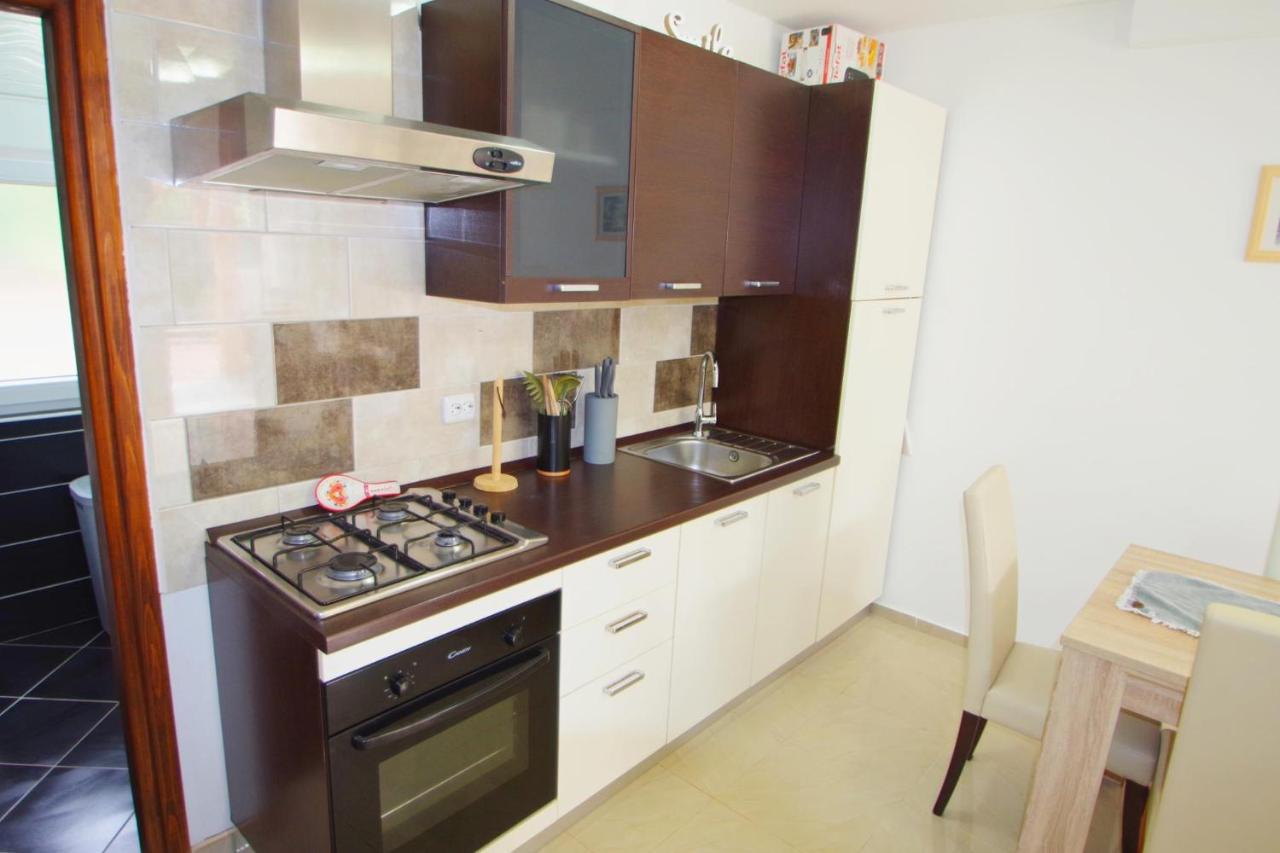 Apartment Pineta In Village Valbandon Exterior photo